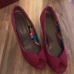 Madden girl dark pink wooden heels